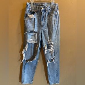 AMERICAN EAGLE Highest Rise Mom Jean Distressed light Acid Wash - Womens size 2